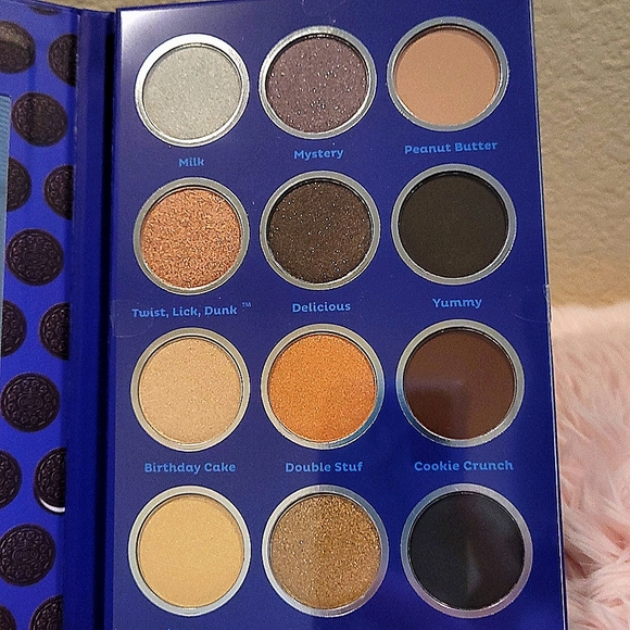 OREO COOKIE EYE SHADOW PALETTE - Picture 3 of 6